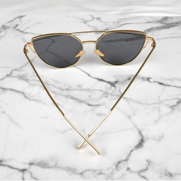 🆕️ Cat Eye Sunglasses - Picture 4 of 8